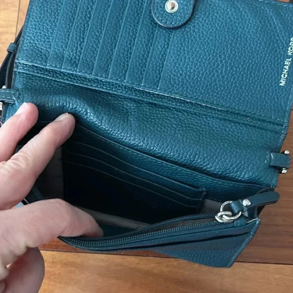 Michael Kors crossbody - Picture 4 of 11